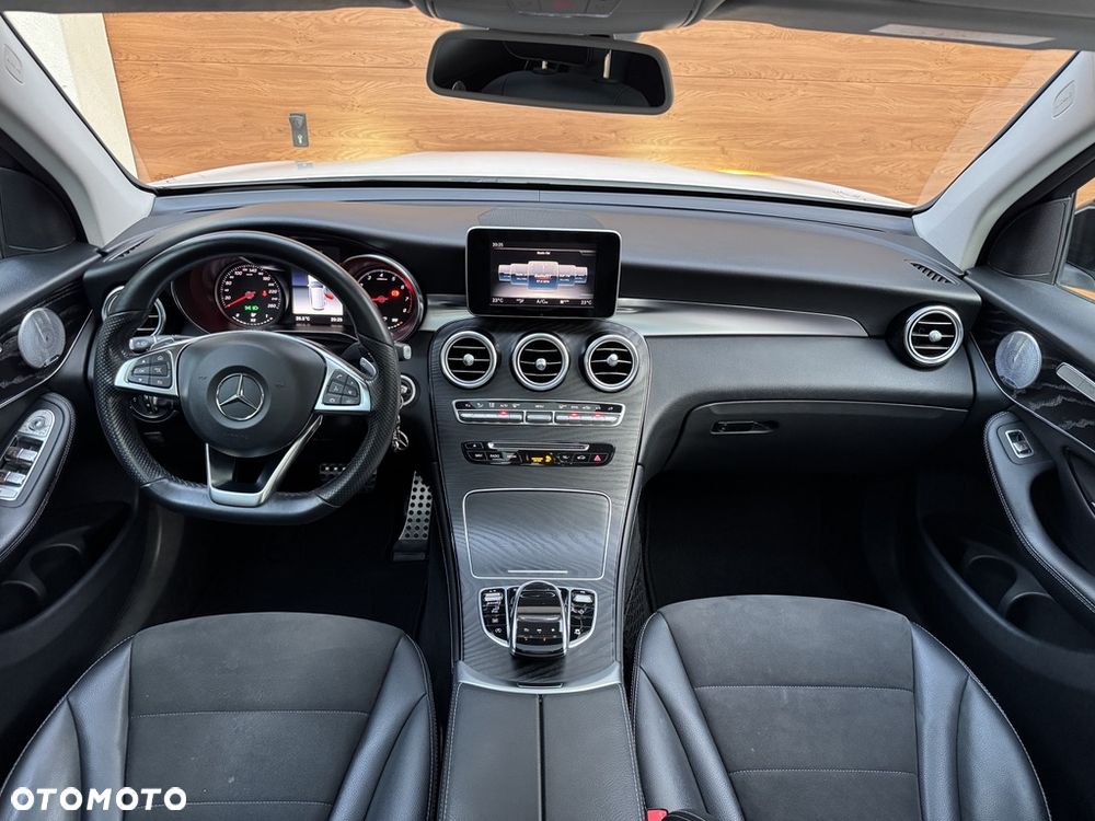 Mercedes-Benz GLC 250 4Matic 9G-TRONIC AMG Line - 21