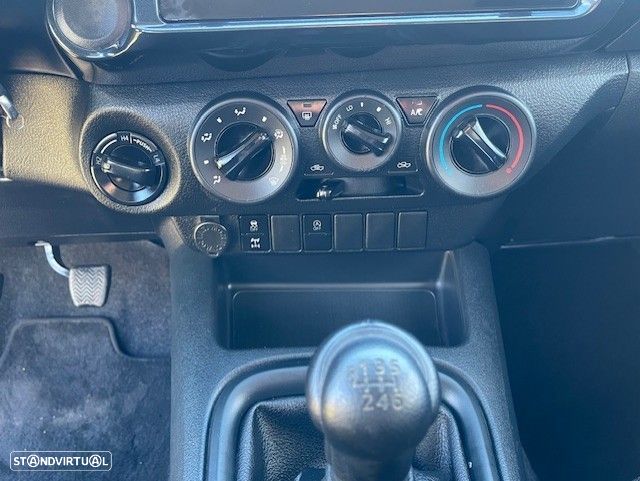 Toyota Hilux 2.4 D-4D 4WD CD CM - 7