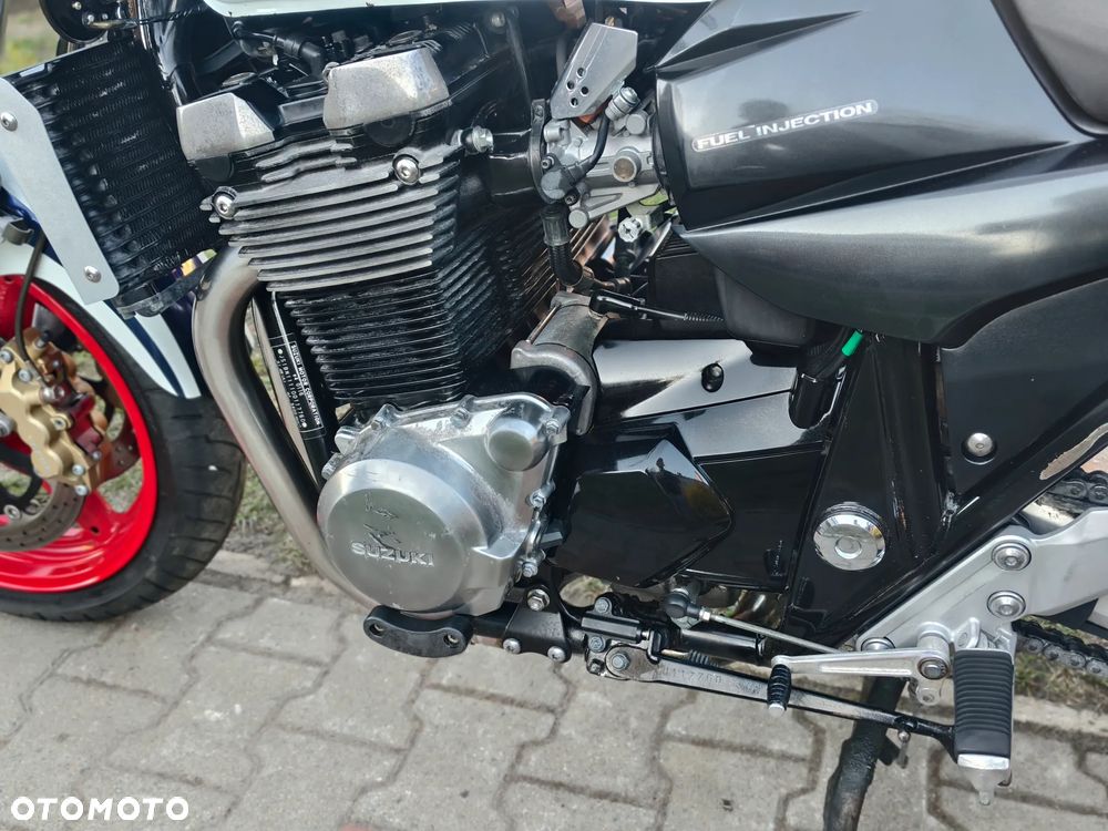 Suzuki GSX - 24