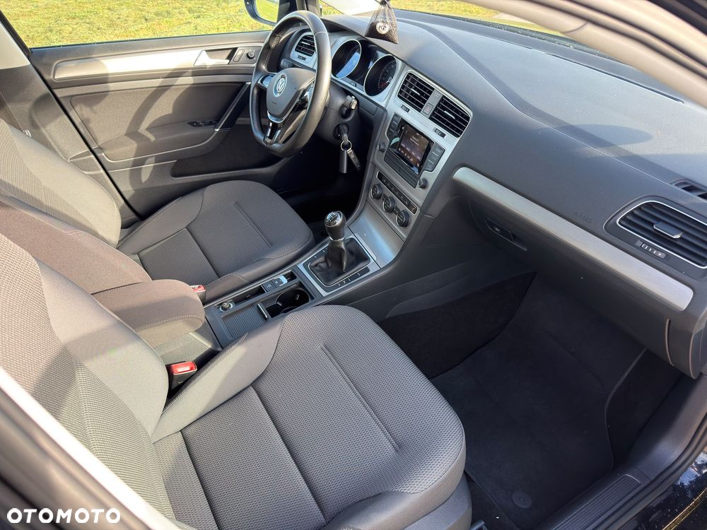 Volkswagen Golf - 25