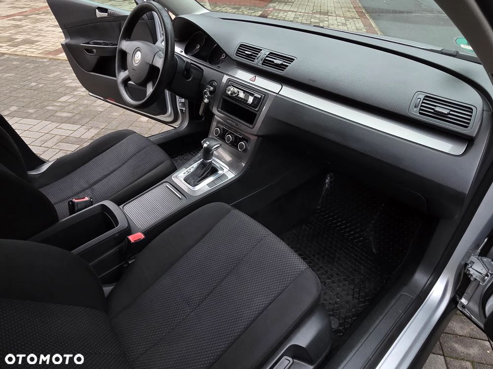 Volkswagen Passat 2.0 TDI DPF DSG Trendline - 24