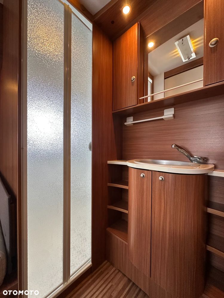 Adria ADORA 613 HT z przedsionkiem Isabella i napędem osi. RATY - 36