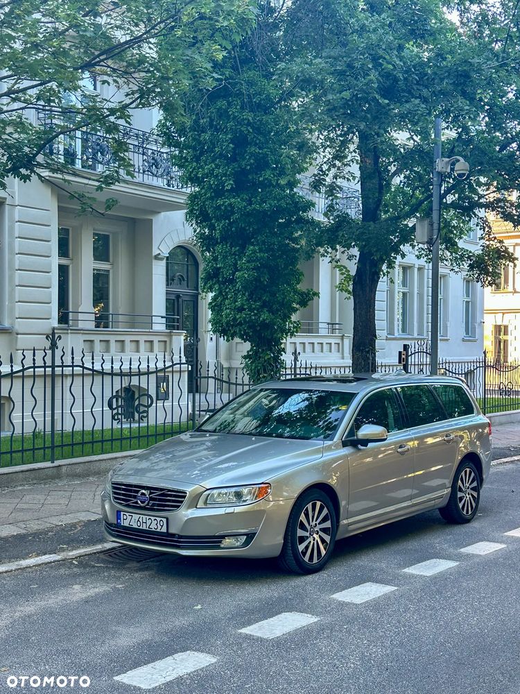 Volvo V70 D5 AWD Summum - 1