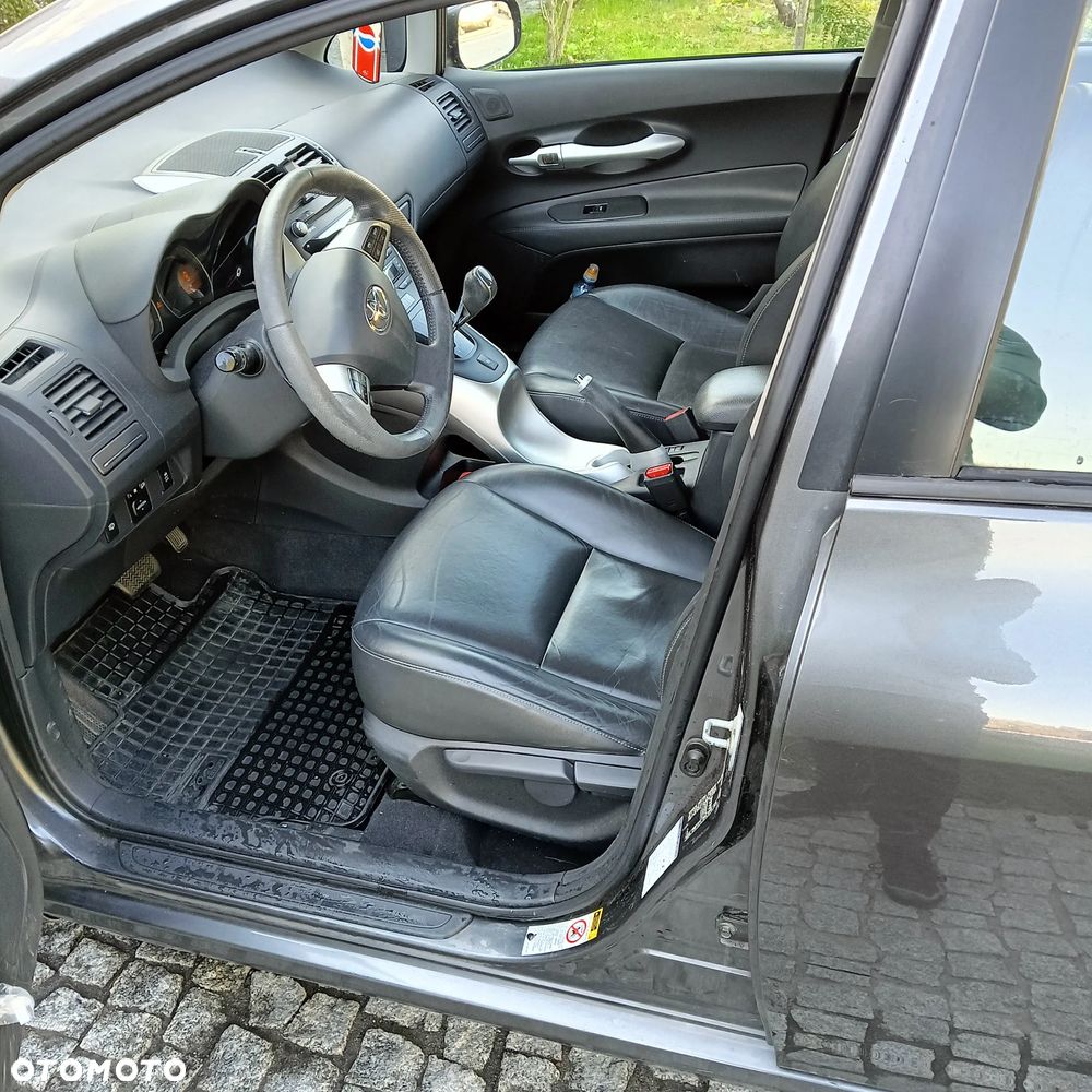Toyota Auris - 12