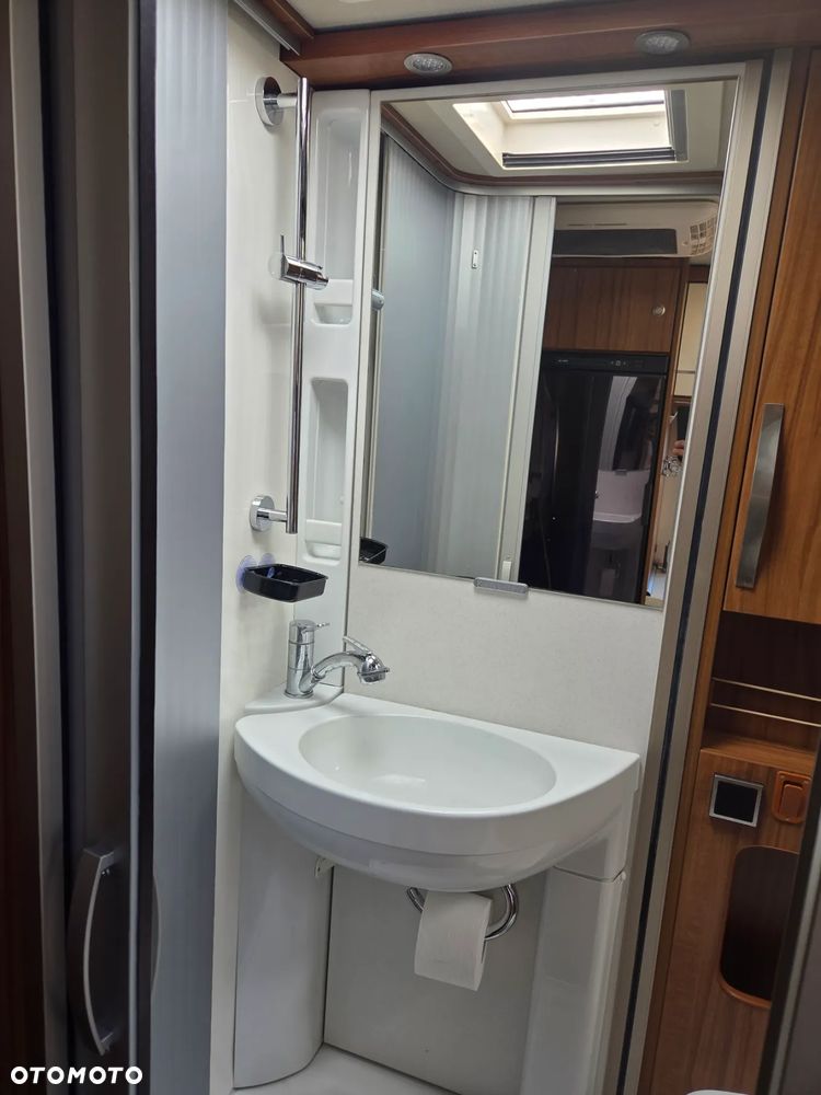 Mercedes-Benz Hymer - 14