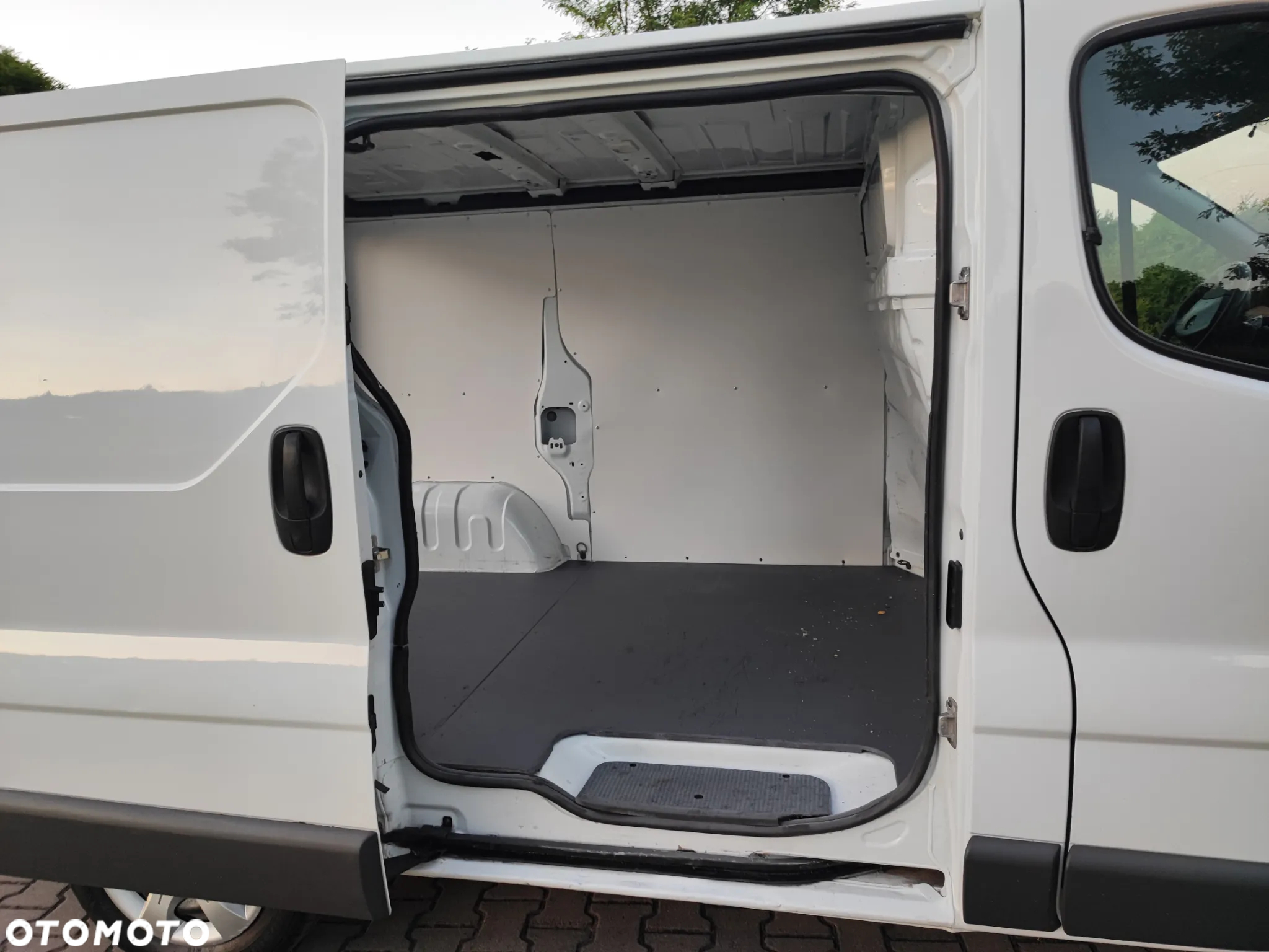Renault Trafic 2.0 115 KM - 6