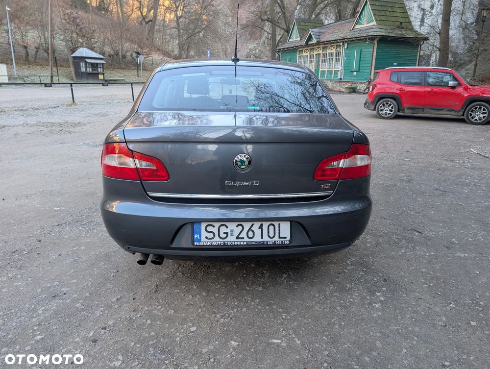 Skoda Superb 2.0 TDI Elegance DSG - 30