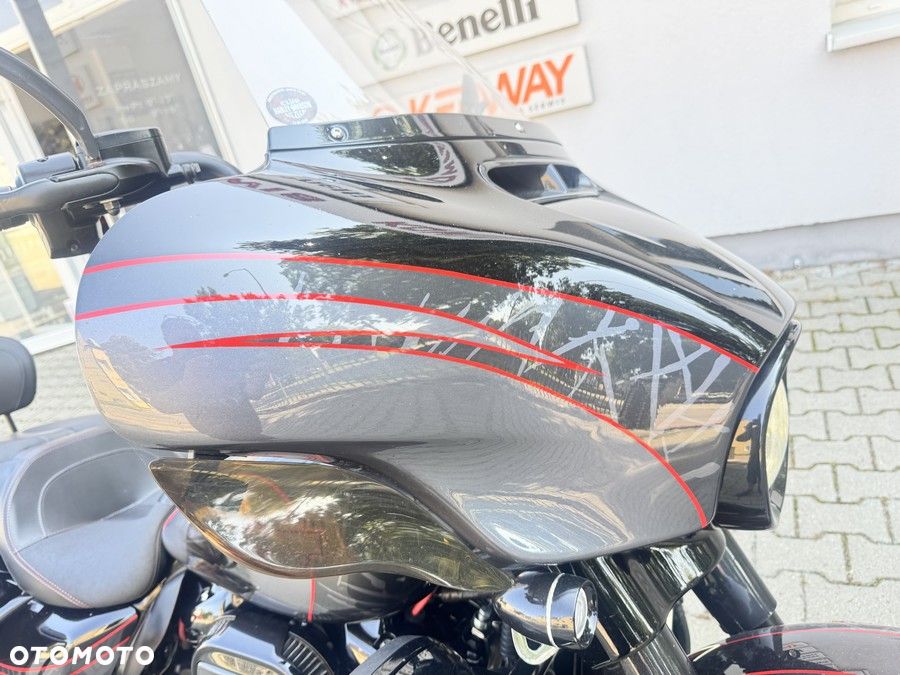 Harley-Davidson CVO Street Glide - 8