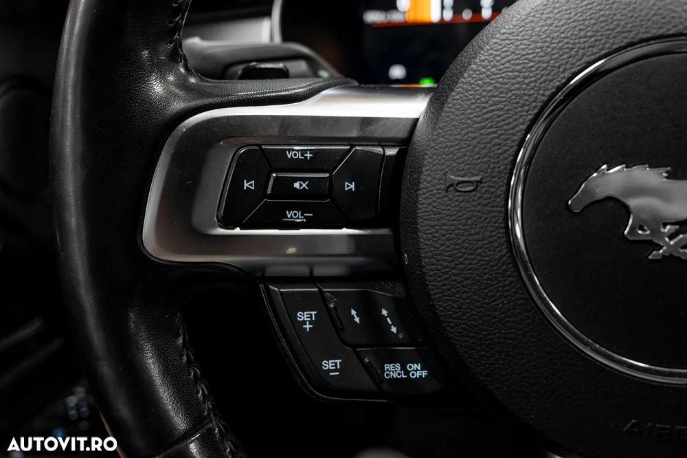 Ford Mustang - 40