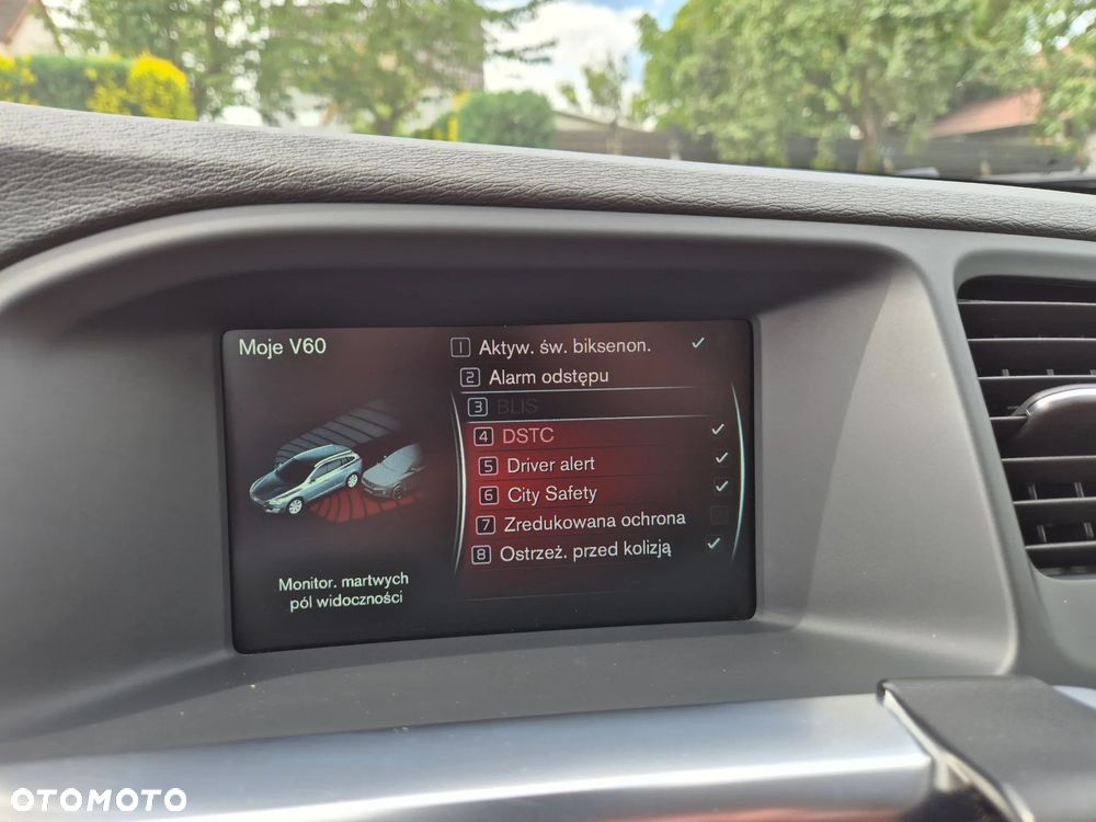 Volvo V60 D6 AWD Plug-in Hybrid R-Design Summum - 12