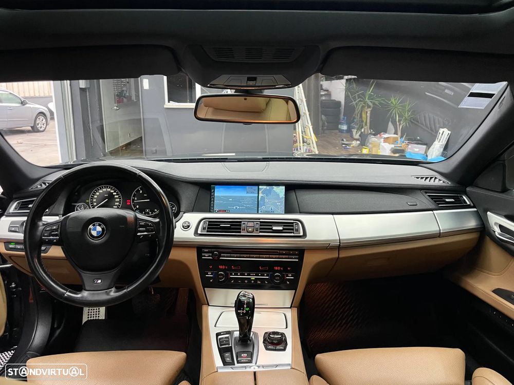 BMW 740 d Pack M - 24