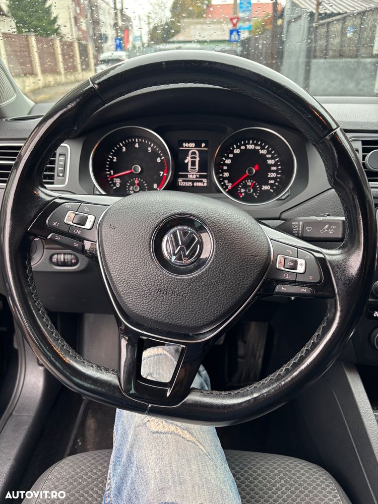 Volkswagen Jetta - 6