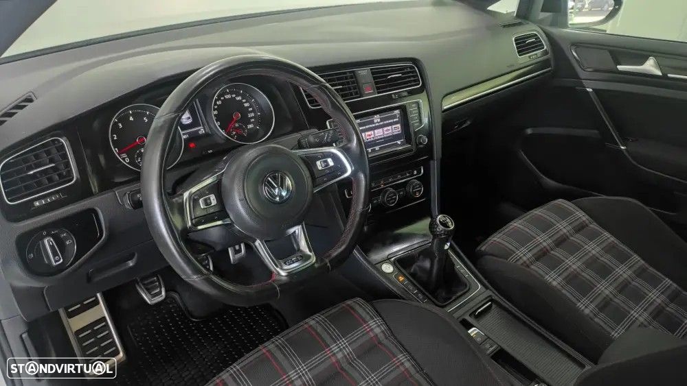 VW Golf - 6
