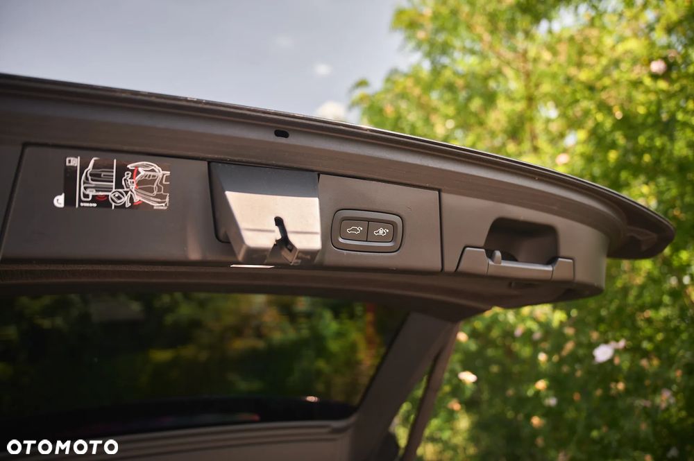 Volvo V90 T4 R-Design - 31