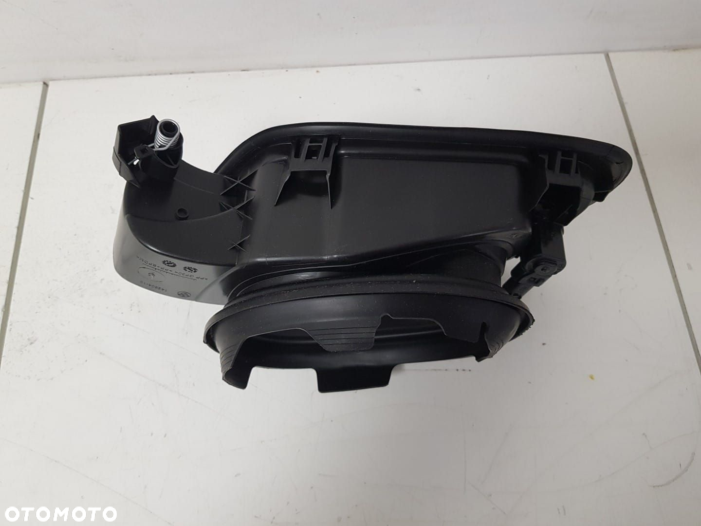 NOWA OSŁONA WLEW WLEWU PALIWA BMW 1  F40 19-24 ORYGINALNA  51717454411 / 7454411 - 4