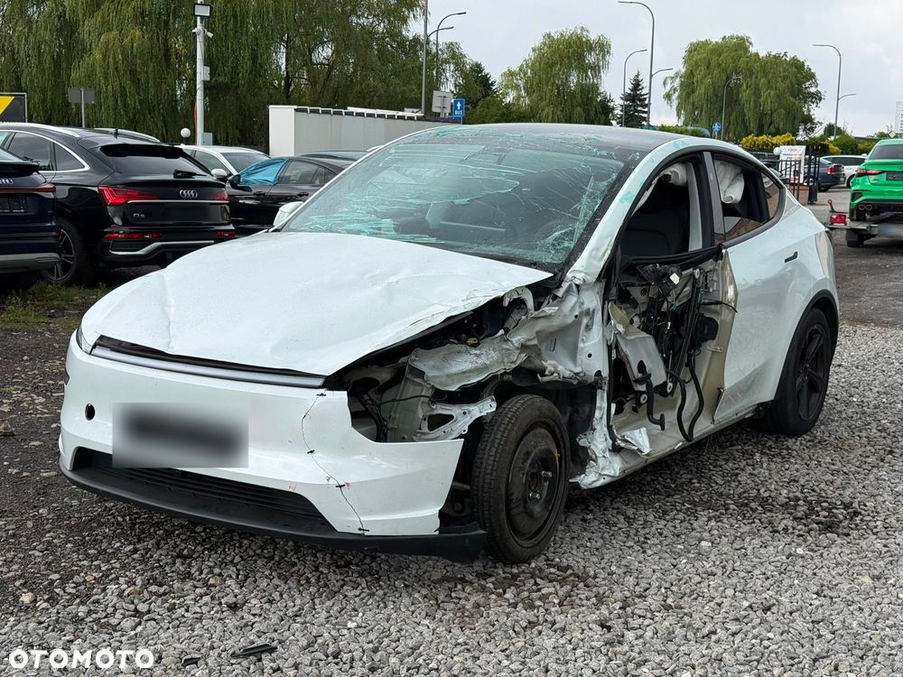 Tesla Model Y RWD - 12