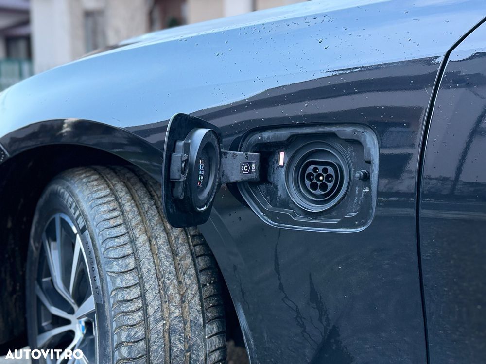 BMW Seria 3 330e Aut. - 39