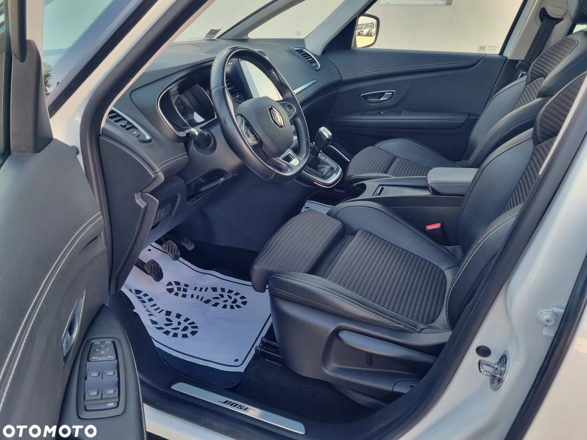 Renault Scenic BLUE dCi 150 BOSE EDITION - 8