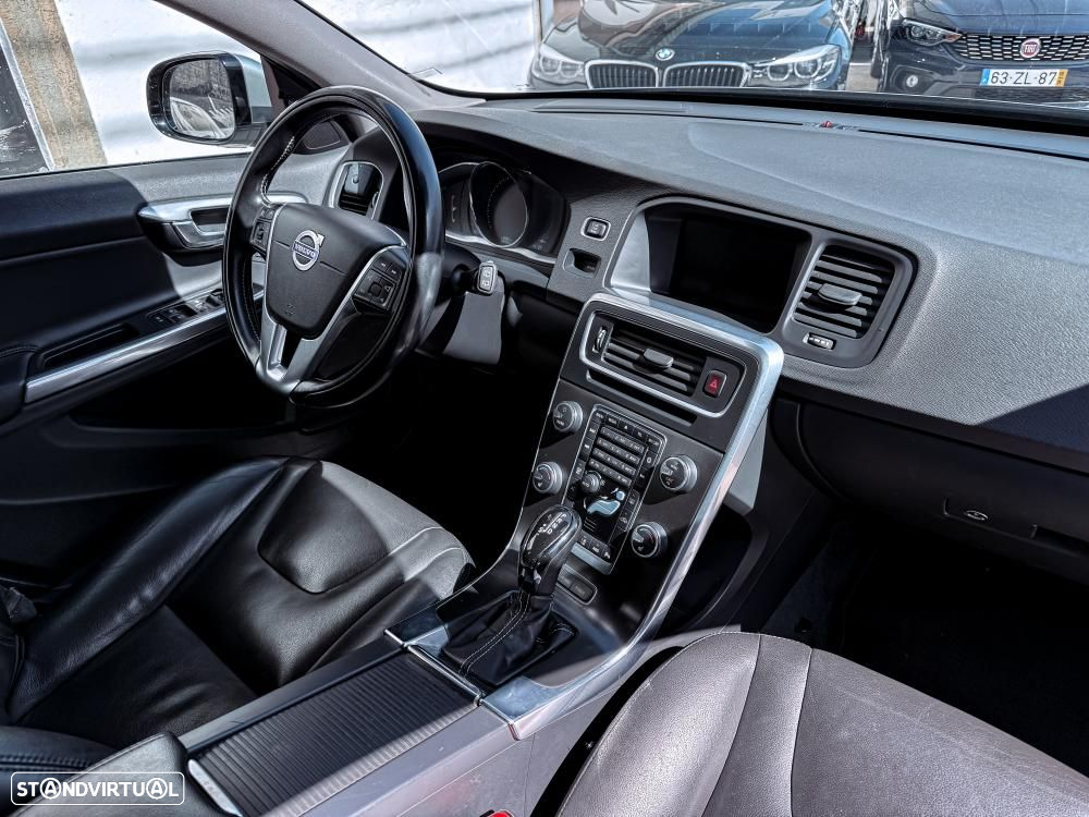 Volvo V60 2.4 D6 Momentum AWD Phev - 4