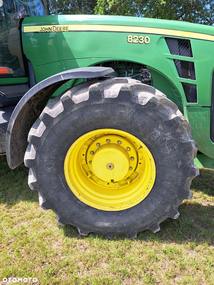 John Deere 8230 - 13