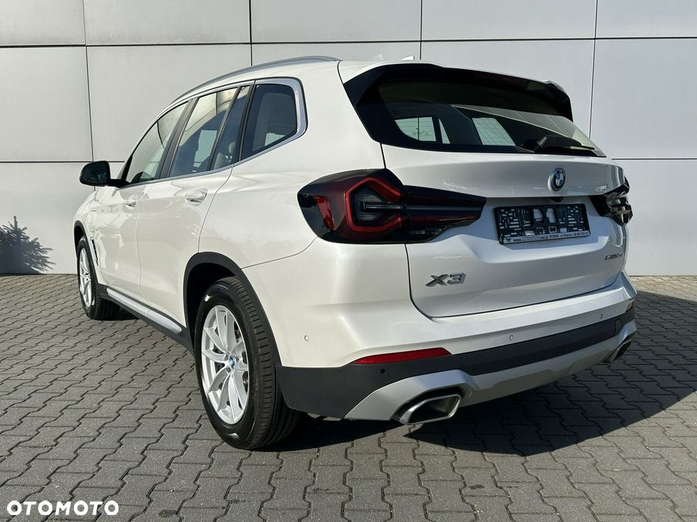 BMW X3 xDrive30e Advantage - 11