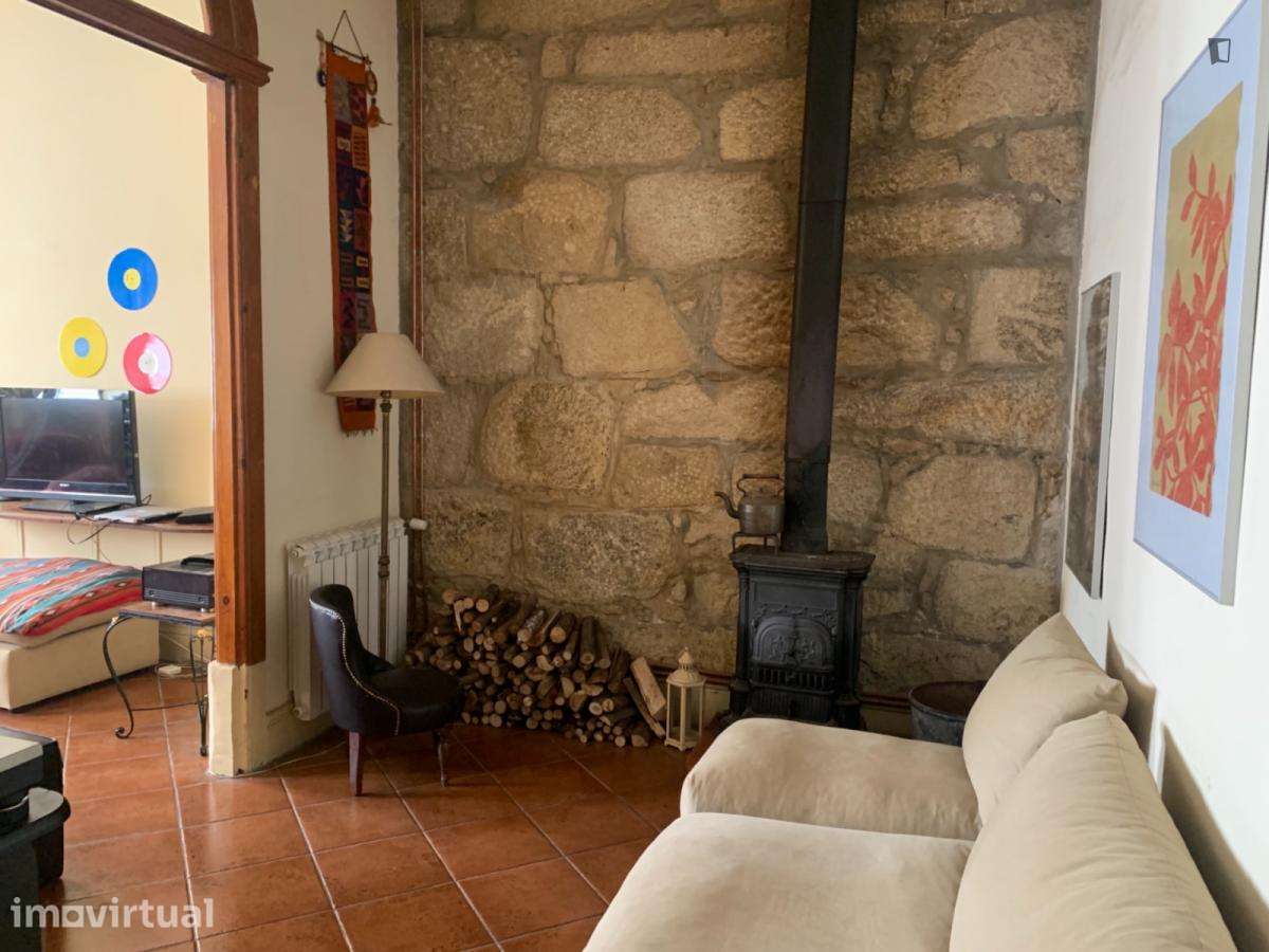 Quarto - localizado em Paranhos Porto - Grande imagem: 4/7