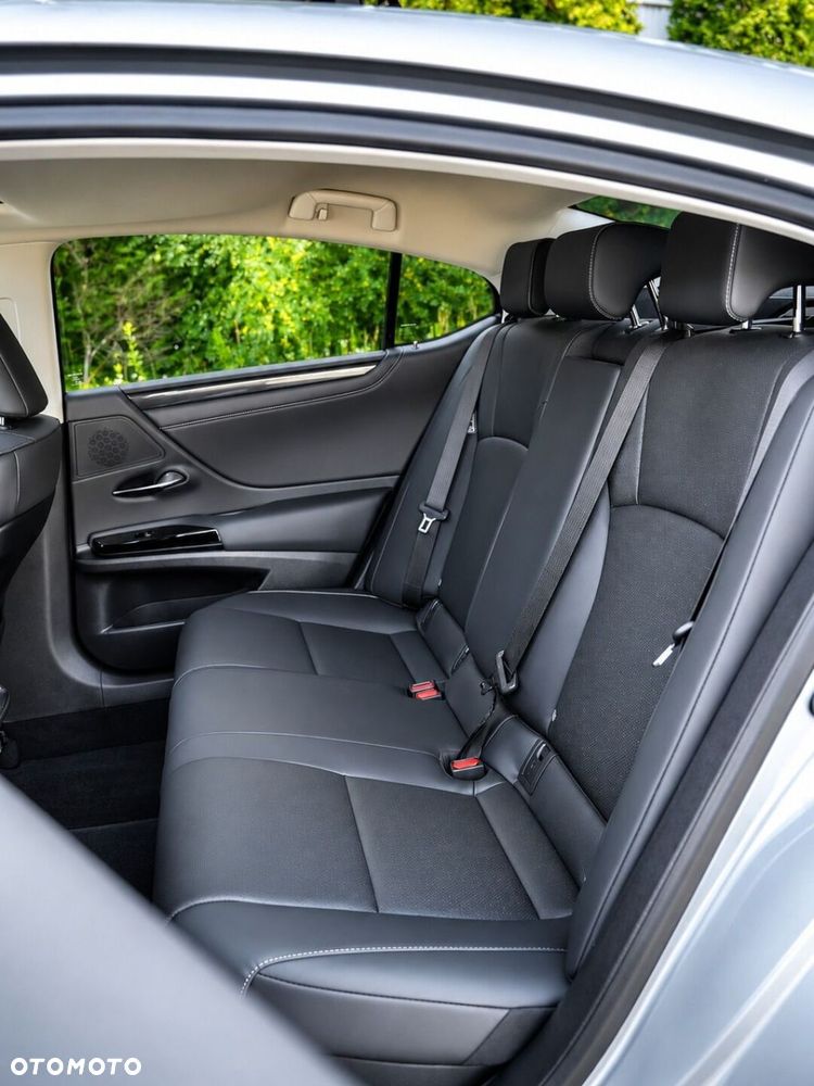 Lexus ES 300h Business Edition - 29
