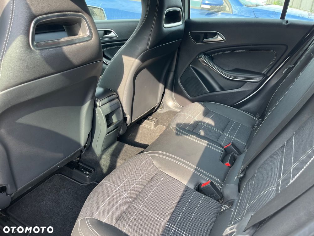 Mercedes-Benz Klasa A 180 (BlueEFFICIENCY) - 10