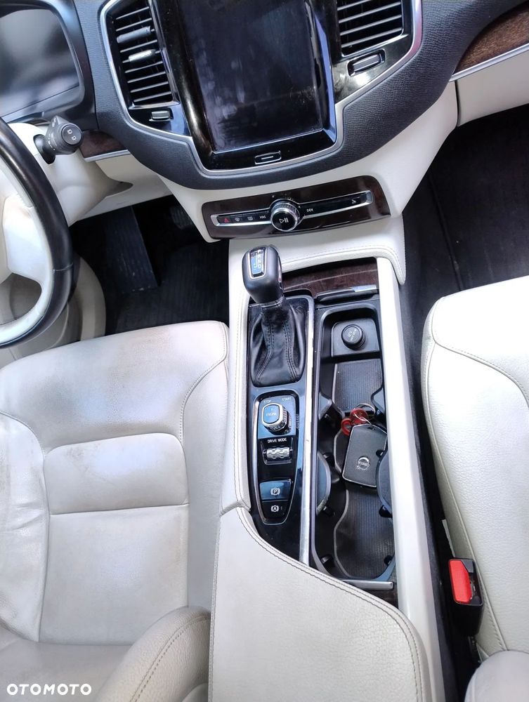 Volvo XC 90 T6 AWD Momentum 7os - 24