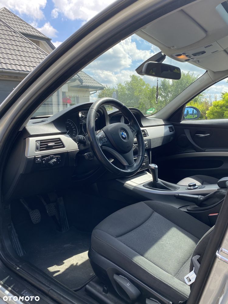 BMW Seria 3 318i - 9