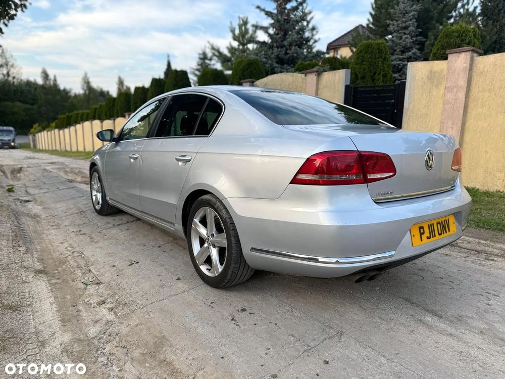 Volkswagen Passat 2.0 TDI BlueMotion Technology Exclusive - 4
