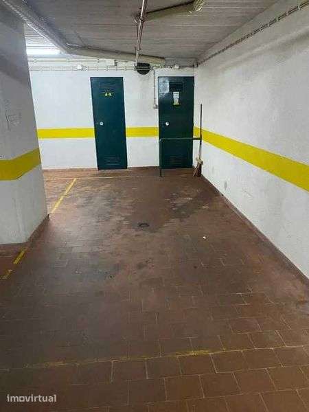 Lugar estacionamento coberto Laranjeiras Estrada da Luz - Grande imagem: 2/3