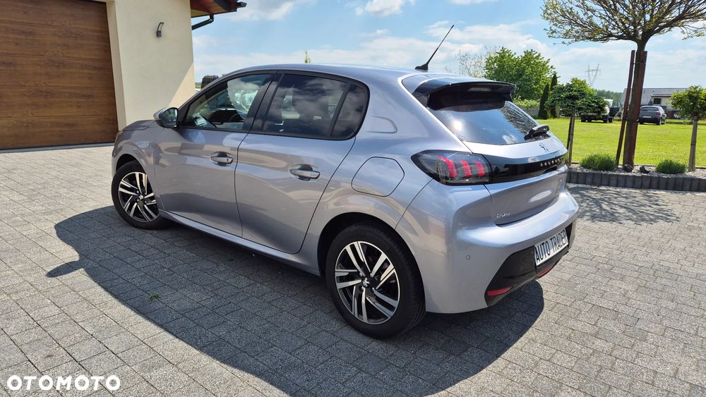 Peugeot 208 - 18