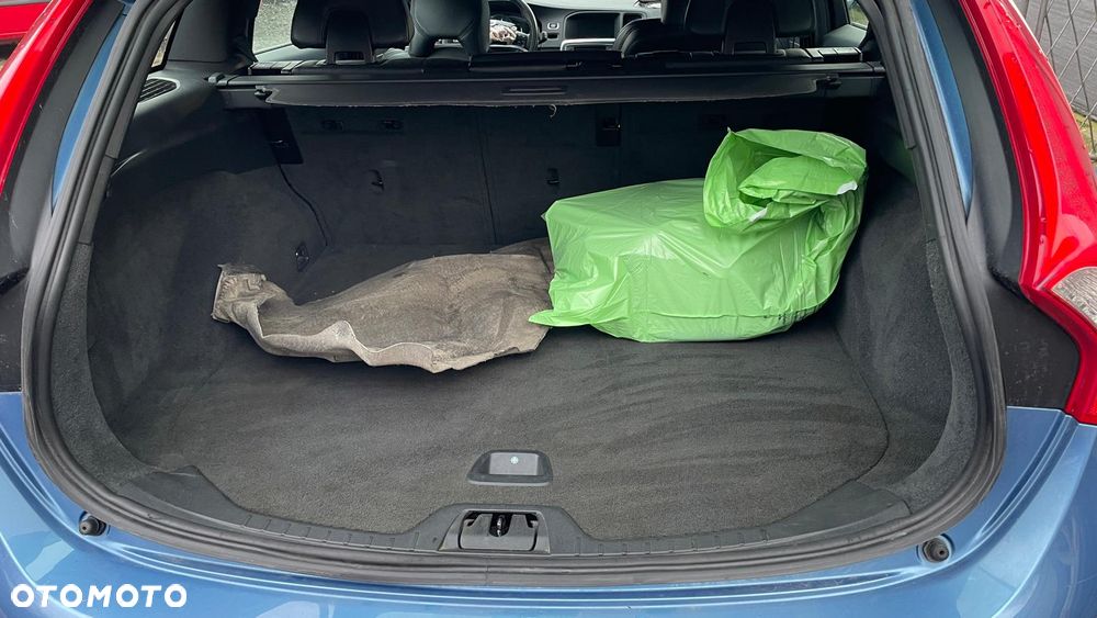 Volvo V60 D4 R-Design - 17