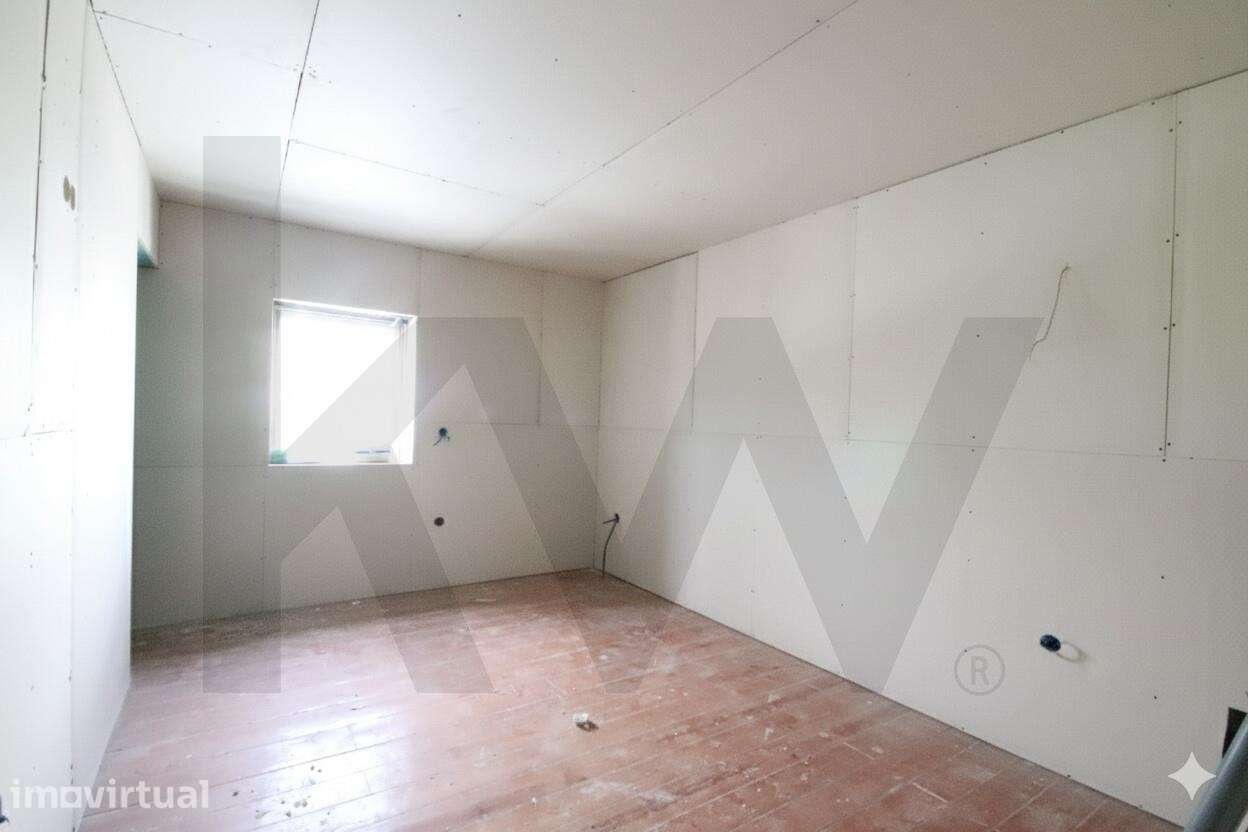 Moradia T3 para reabilitar com jardim e garagem em Jovim - Grande imagem: 2/19