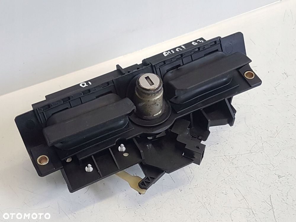 AUDI A3 1.6 96-00 KLAMKA KLAPY TYŁ TYLNEJ - 2
