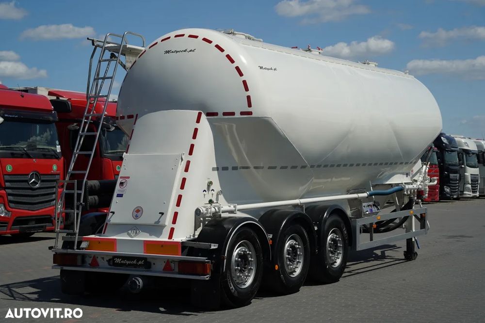 Feldbinder REMORCA CIMENT / 3 COMPARTIMENTE / 36.000 L / SILOC / PENTRU MATERIALE VRAC / AXĂ RIDICATĂ / SAF - 7