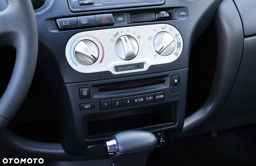 Toyota Yaris 1.3 Sol - 28