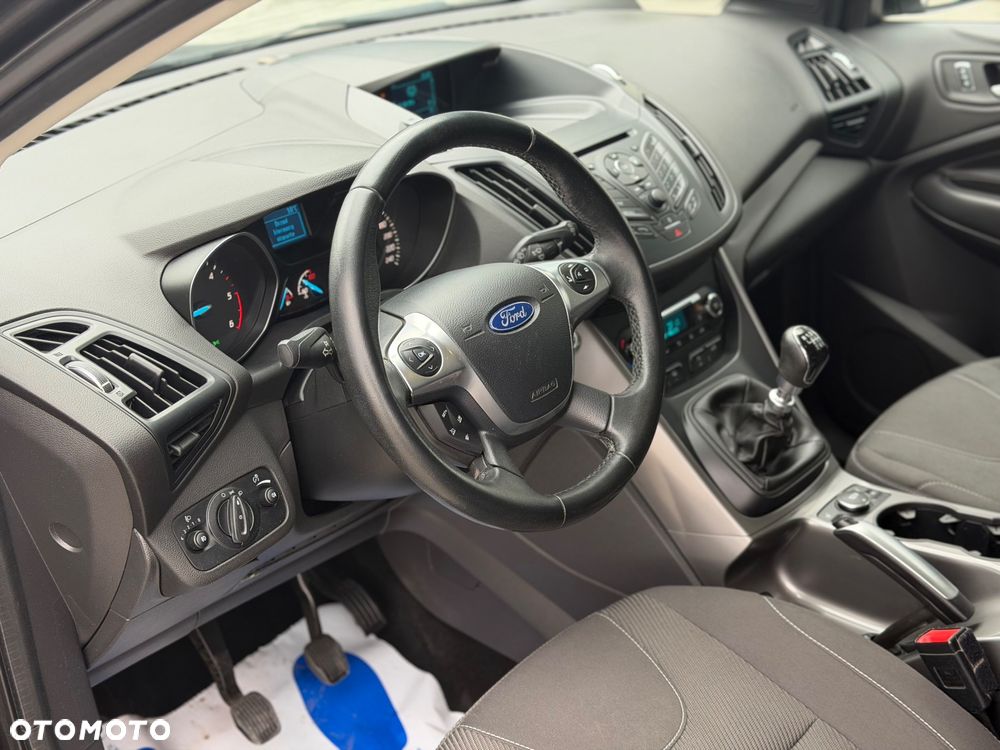 Ford Kuga 2.0 TDCi FWD Titanium - 36