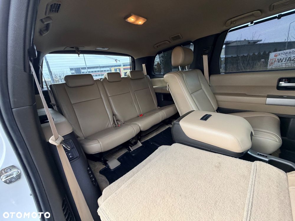 Toyota Sequoia - 17