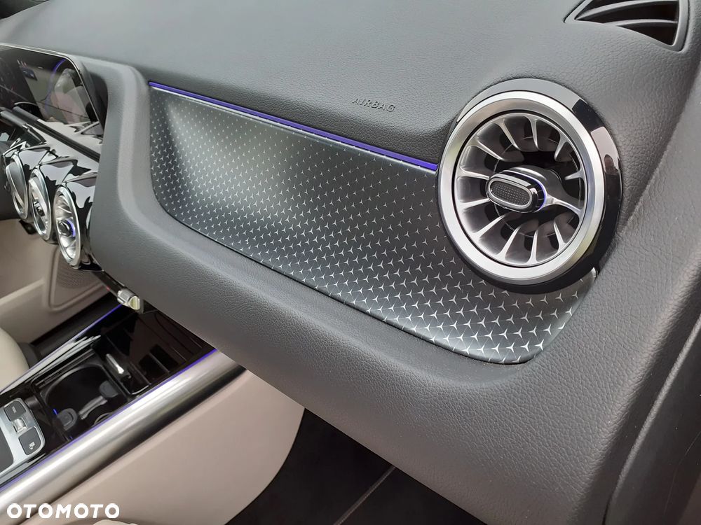 Mercedes-Benz GLA 200 Progressive - 25