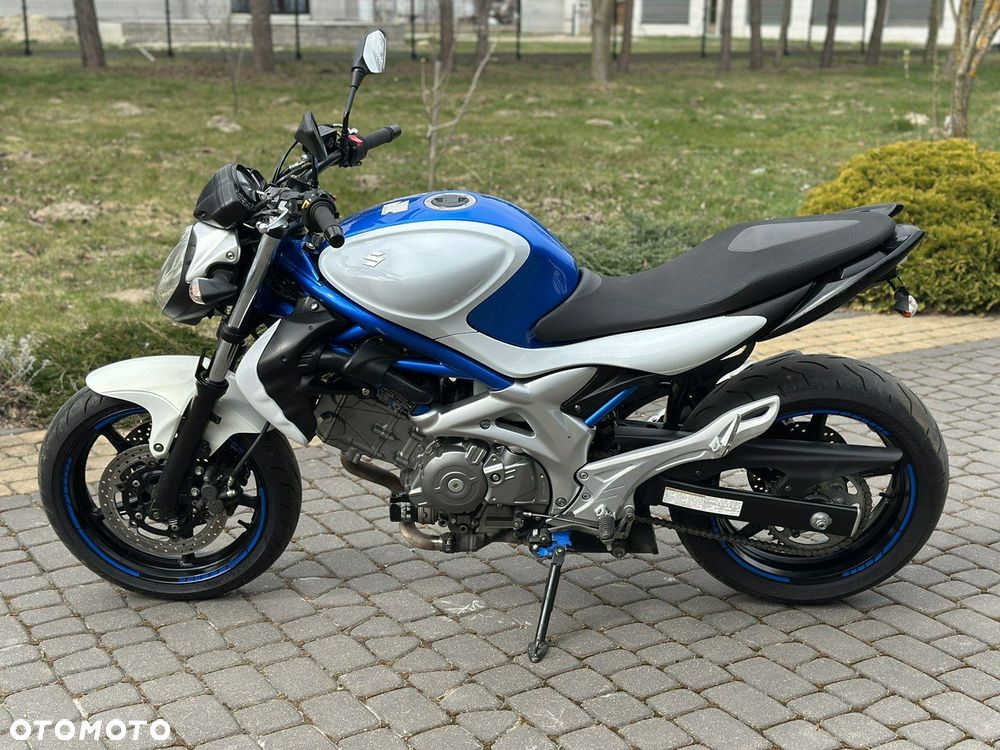 Suzuki Gladius - 6