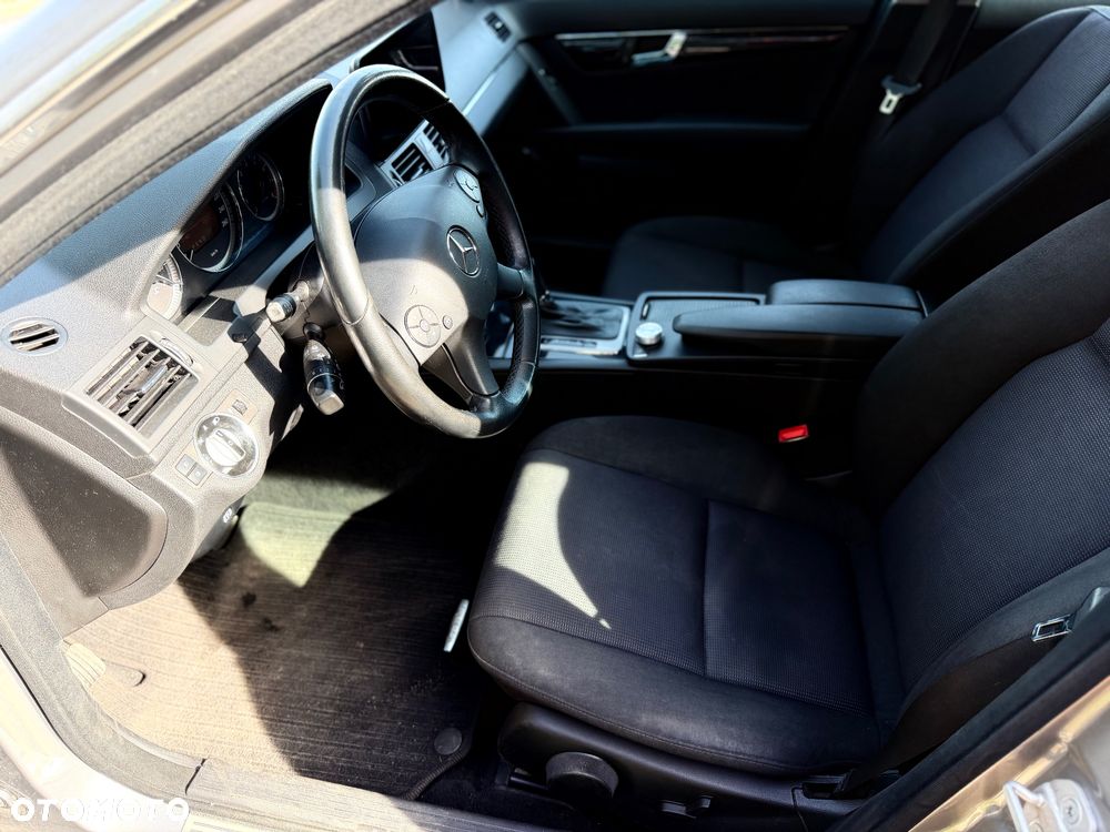 Mercedes-Benz Klasa C 200 (BlueEFFICIENCY) 7G-TRONIC Avantgarde - 29