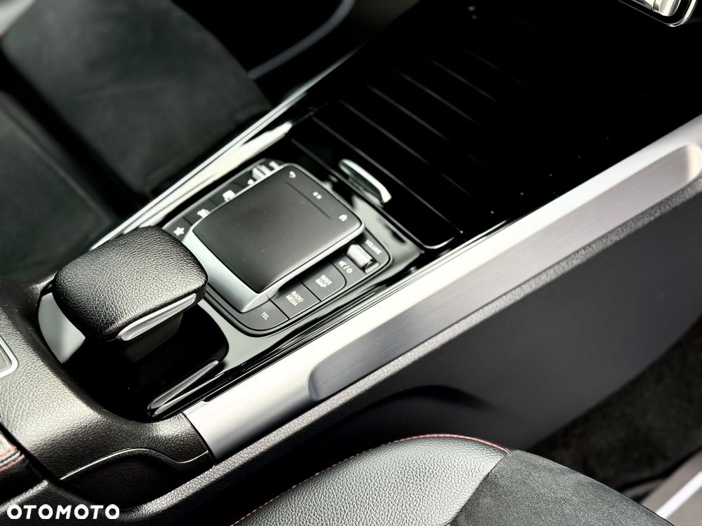 Mercedes-Benz GLB 200 d 8G-DCT AMG Line - 32