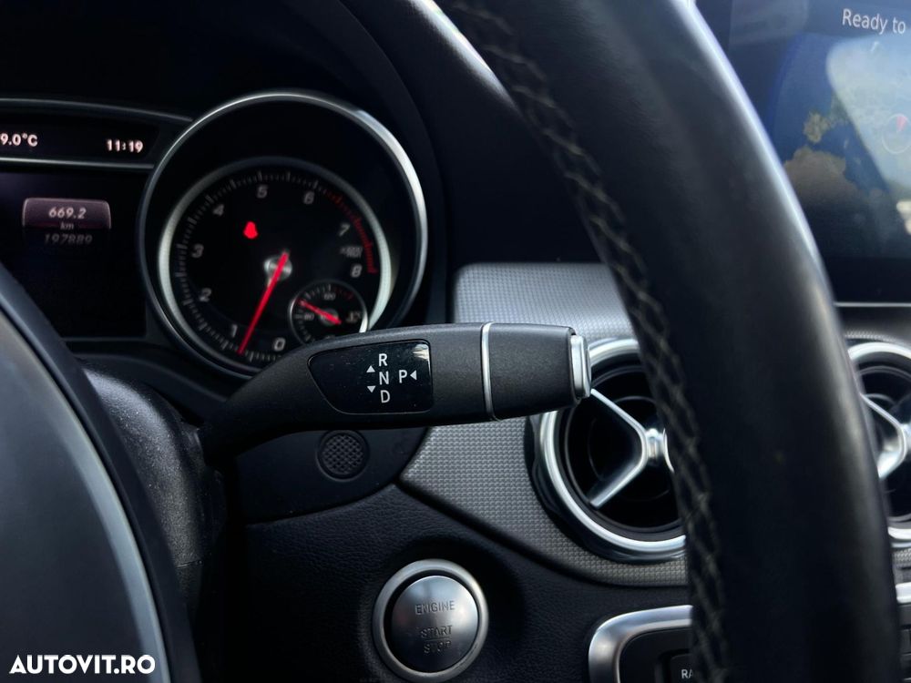 Mercedes-Benz GLA - 16