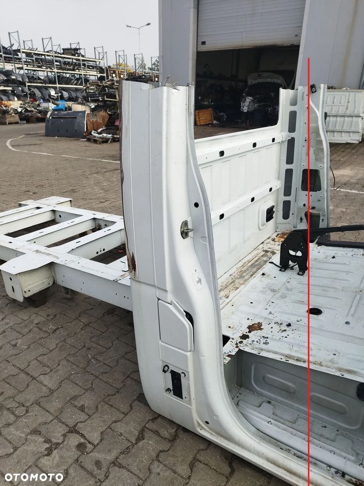 Słupek prawy tylny tył Master III Movano B Nissan NV 400 Ramowy Rama