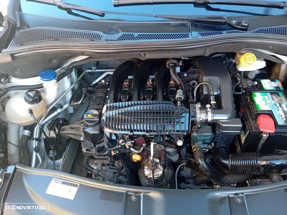 Peugeot 2008 1.2 PureTech Allure - 24