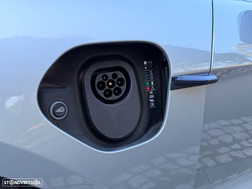 Porsche Taycan 4S - 27