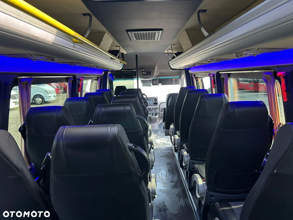 Mercedes-Benz Sprinter 517 - 19