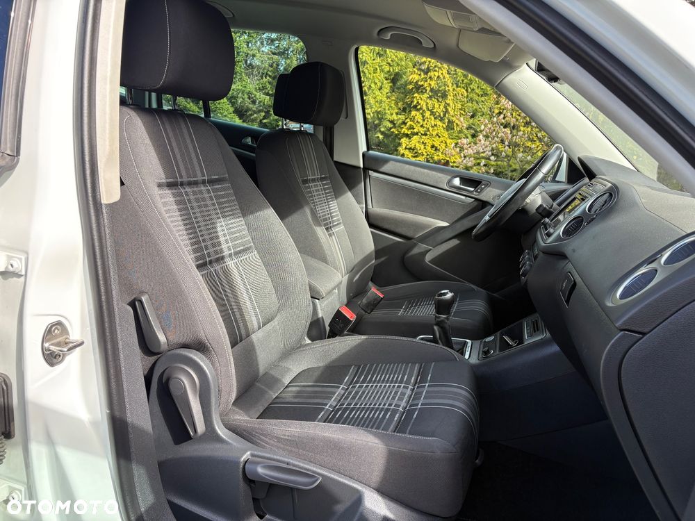 Volkswagen Tiguan 2.0 TDI SCR 4MOTION BlueMotion Technology Lounge Sport & Style - 23